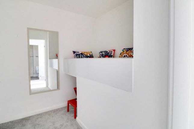 81a, Wood End Green Road, Hayes photo 3