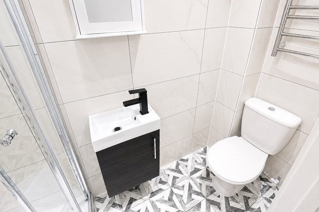 Room 3, Staines Road East, Sunbury-on-Thames photo 5