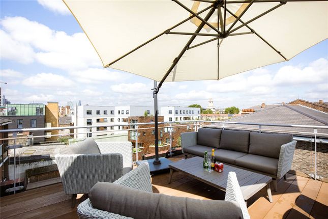 Thumbnail Flat to rent in Redmans Road, London