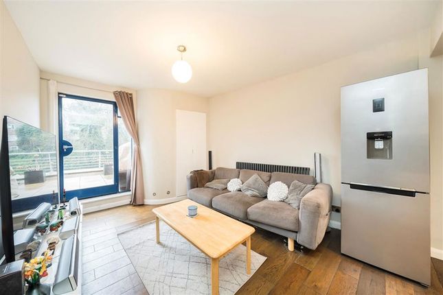 Flat 11, Bridge Wharf, 156, Caledonian Road, London photo 2