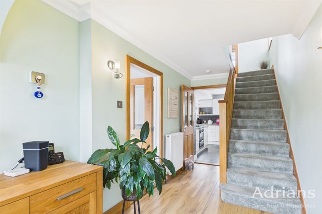 6, Nabbott Road, Beechenlea, Chelmsford photo 4