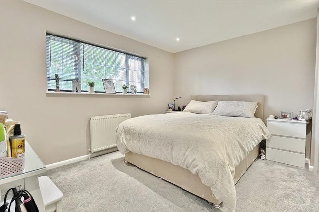 20, Byng Crescent, Thorpe-Le-Soken photo 4