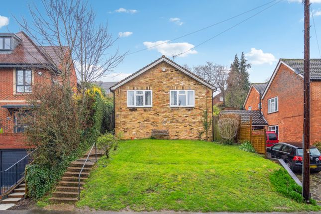 Thumbnail Bungalow for sale in Deanway, Chalfont St. Giles