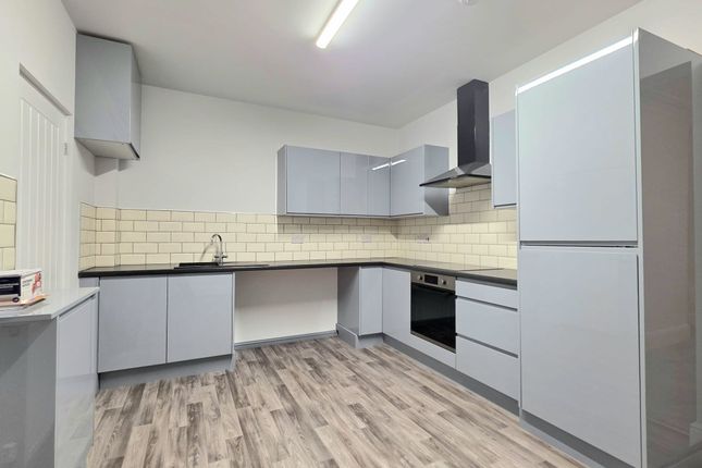 3 Hill Crest, Doncaster photo 2