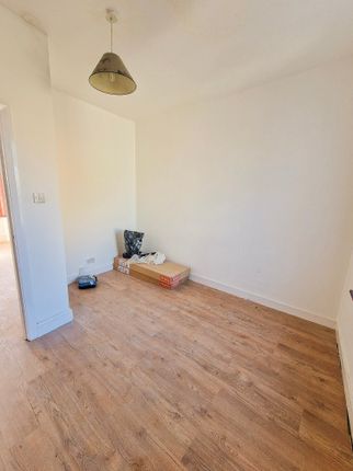 13B, Bushey Road, London photo 5