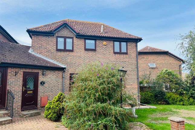 2-bed house on Tennyson Ave, Yarmouth, £279,950