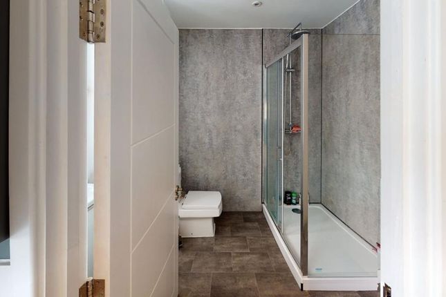A Modern And Stylish Bathroom Featuring A Spacious...