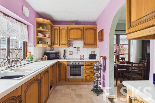 20, Ormsby Road, Canvey Island photo 4