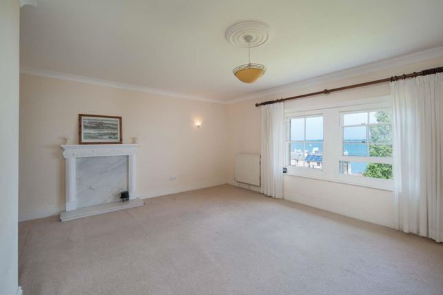 Flat for sale in Period Apartment - Melcombe House, Queens Road, Cowes