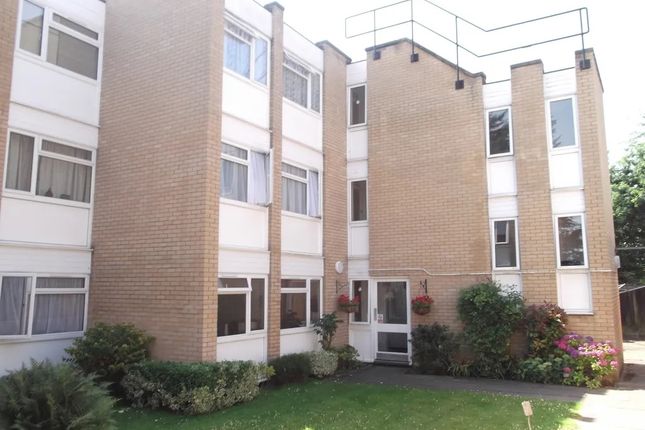 Flat for sale in Lingfield Close, Enfield