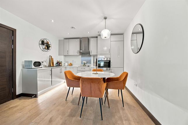 Flat 10, Miles House, Stanley Kubrick Road, Denham photo 3