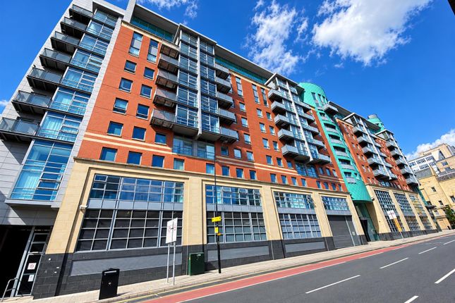 1-bed flat on 126, W3, Manchester, £1,150/mo