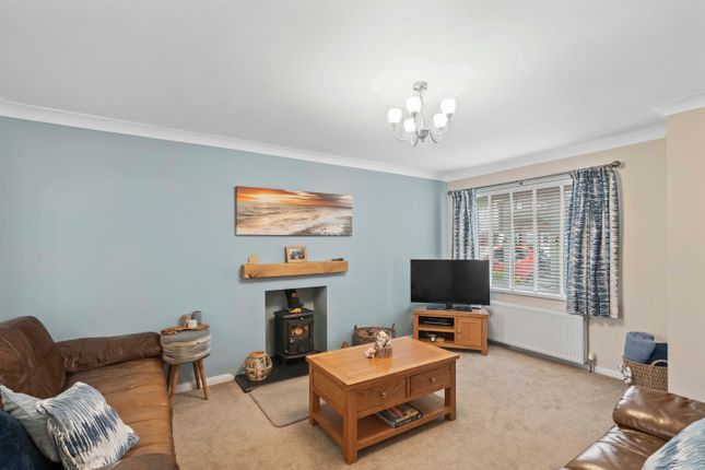 4-bed house on IVYBRIDGE, £2,000/mo
