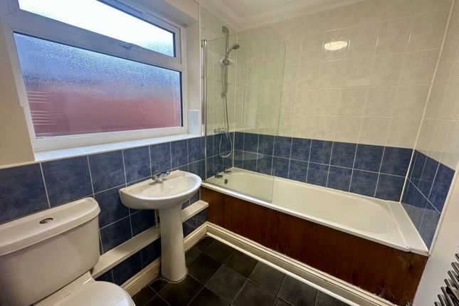 138, Knighton Fields Road East, Leicester photo 4