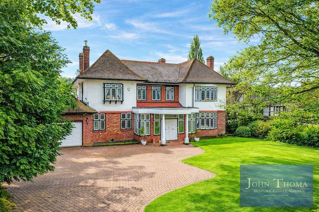 79, Manor Road, Chigwell photo 2
