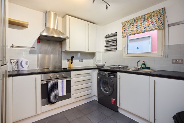 33-34, Chatham Place, London photo 4