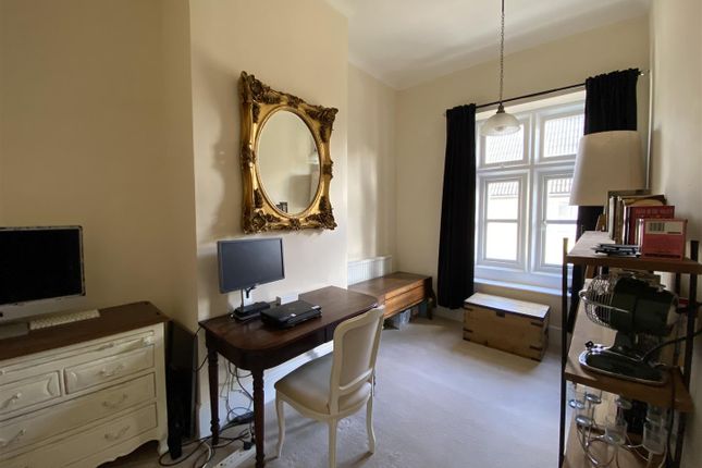Flat for sale in Church Street, Calne