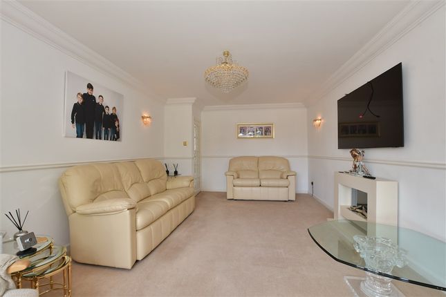 Kitchen/ Dining Room
