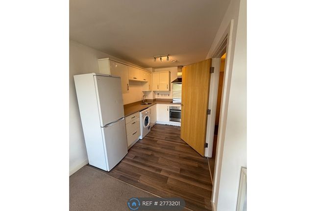 Apartment, Spinner House A Elmira Way, Salford photo 5