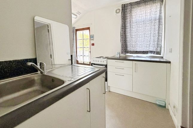 Flat 2, 32, Leopold Road, Suffolk photo 5