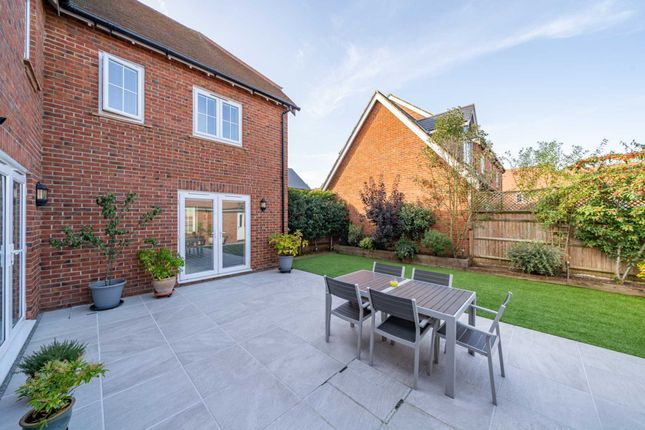 Detached house for sale in Oakhill Close, Leverstock Green