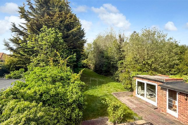22, Covert Way, Hadley Wood photo 2