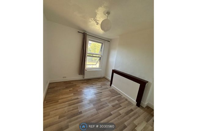 Flat, St Jamess Road, Croydon photo 3