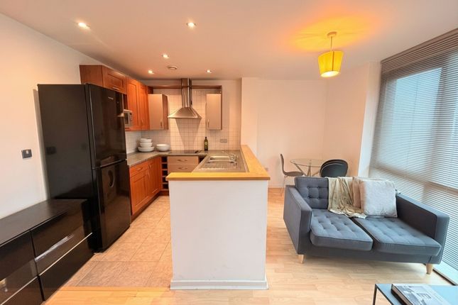 Apt 8, City South, Manchester photo 3