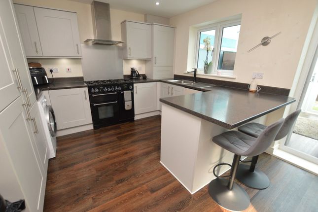 2, Dixon Drive, Exeter photo 4