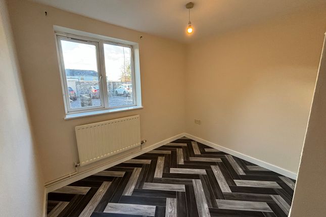 Wind Street, Ammanford photo 4