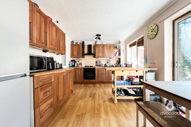 40, Starlings Drive, Reading photo 3