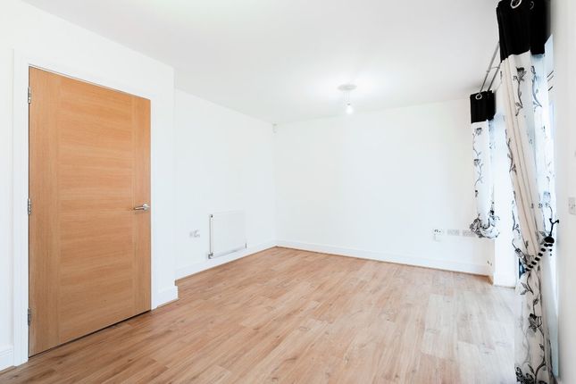 2 Thirlmere Terrace, Surrey photo 3