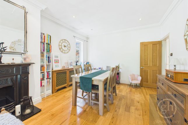 18, Copthall Road East, Middlesex photo 3