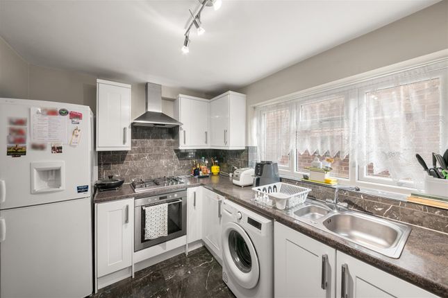 411A, Lansbury Drive, Hayes photo 5