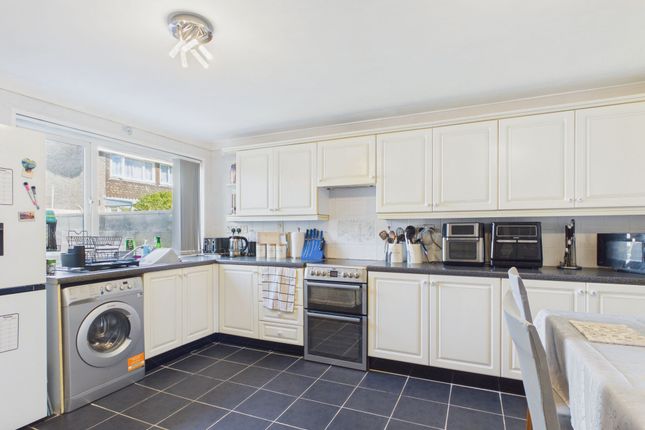 7 Andrews Court, Llantwit Major photo 4
