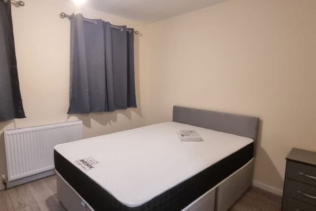 Shared accommodation to rent in Bayliss Avenue, London