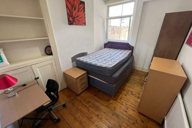 Ground Floor Middle Bedroom
