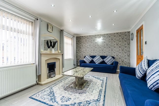 21 Briar Close, Heckmondwike photo 3