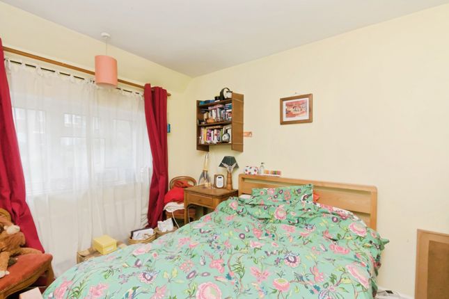 Waverley Crescent, East Sussex photo 3