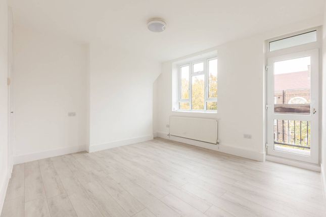Thumbnail Flat to rent in Whiston Road E2, Bethnal Green, London,