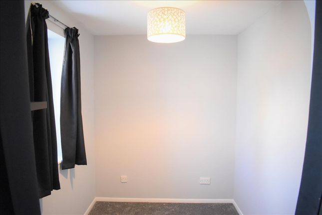 359, Redford Close, Feltham photo 5