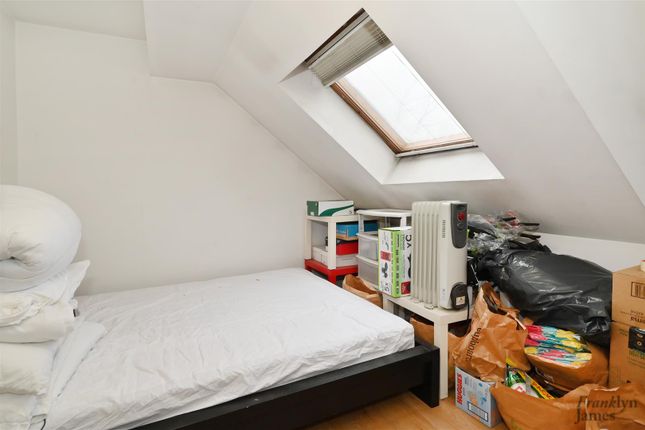 Flat for sale in St. Georges Square, Narrow Street, London