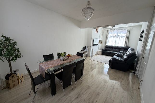 8, Willow Brook Road, Leicester photo 2