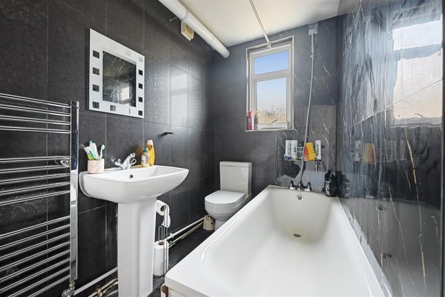 Terraced house for sale in Tower Hamlets Road, London