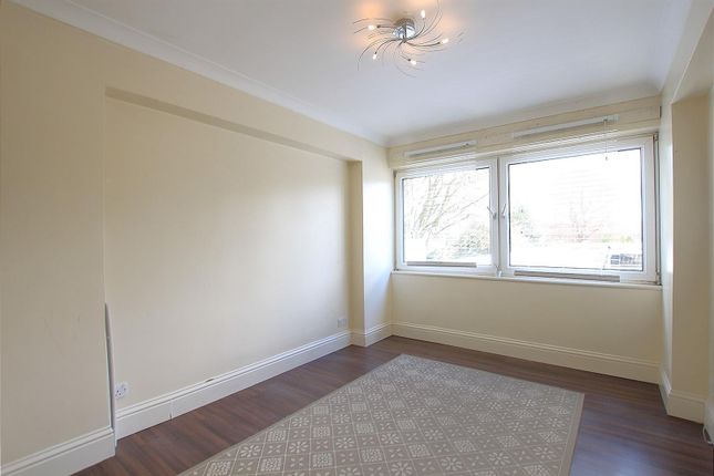 Flat to rent in Westbourne, Wheatlands, Hounslow