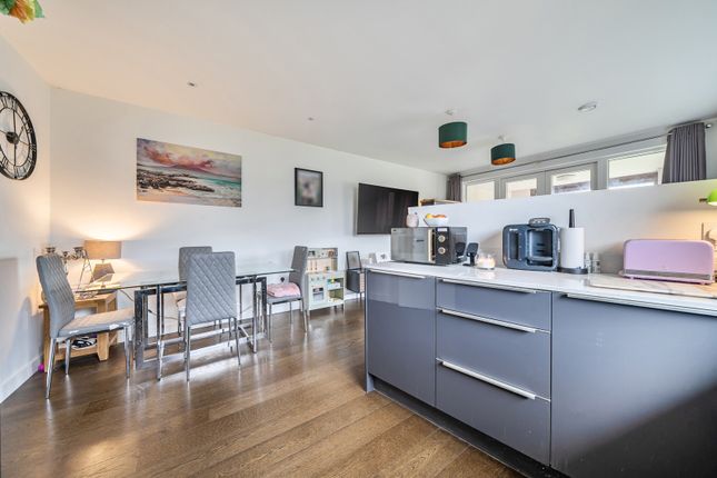 5, Relph Court, Kenneth Way photo 4