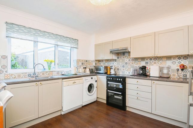 Flat for sale in Marine Parade East, Clacton-On-Sea, Essex