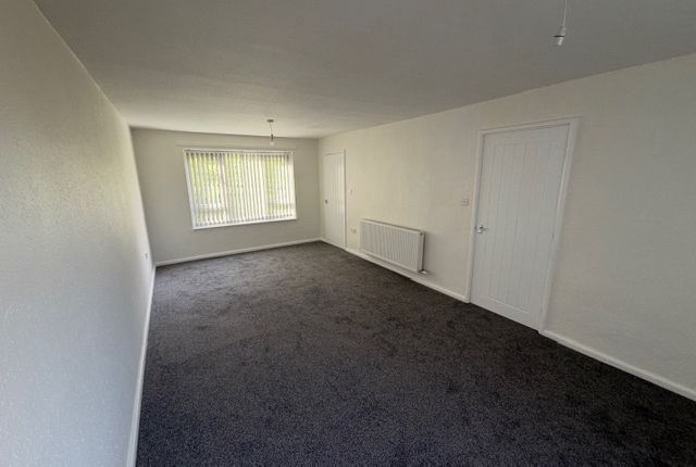 6, Snowden Close Bramley Leeds photo 4