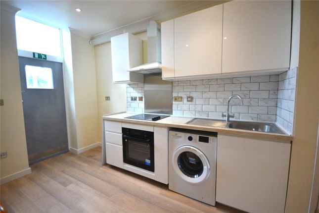 Flat 1, 132, High Street, Surrey photo 4