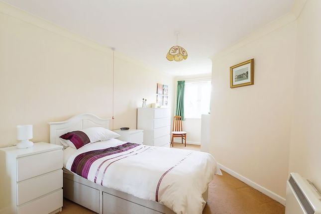 Flat for sale in Willow Court, Alton
